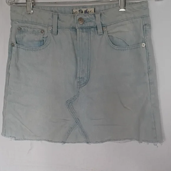 Free People We The Free Light Blue Denim Women's Mini Skirt Size 26 - Picture 1 of 8